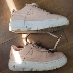 Nike AF1 in Pixle Particle Beige sz.8